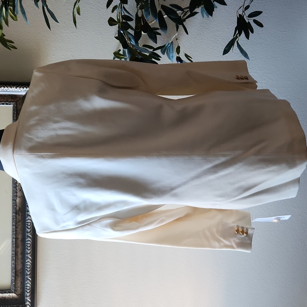 Elegant Cream Double-Breasted Women's Blazer - Picture 3 of 6